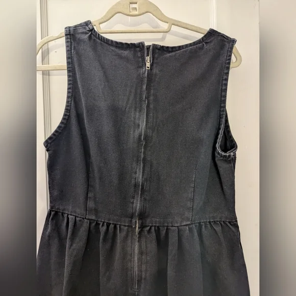 Black Lace-Up Dress with Embroidered Details - Picture 3 of 10